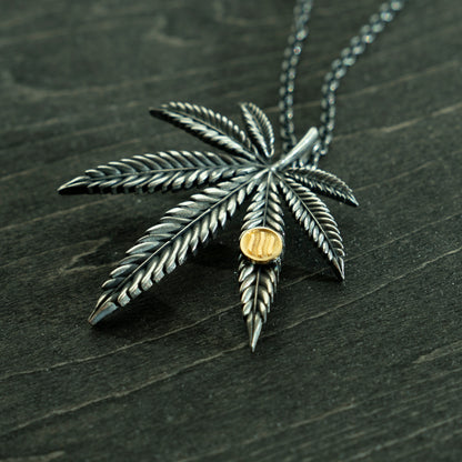 FLOWS MLP01O - Leaf Pendant (Oxidized 925 Silver With 9K Gold Logo)