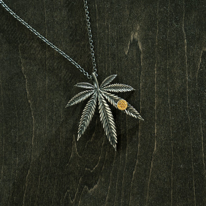 FLOWS MLP01O - Leaf Pendant (Oxidized 925 Silver With 9K Gold Logo)